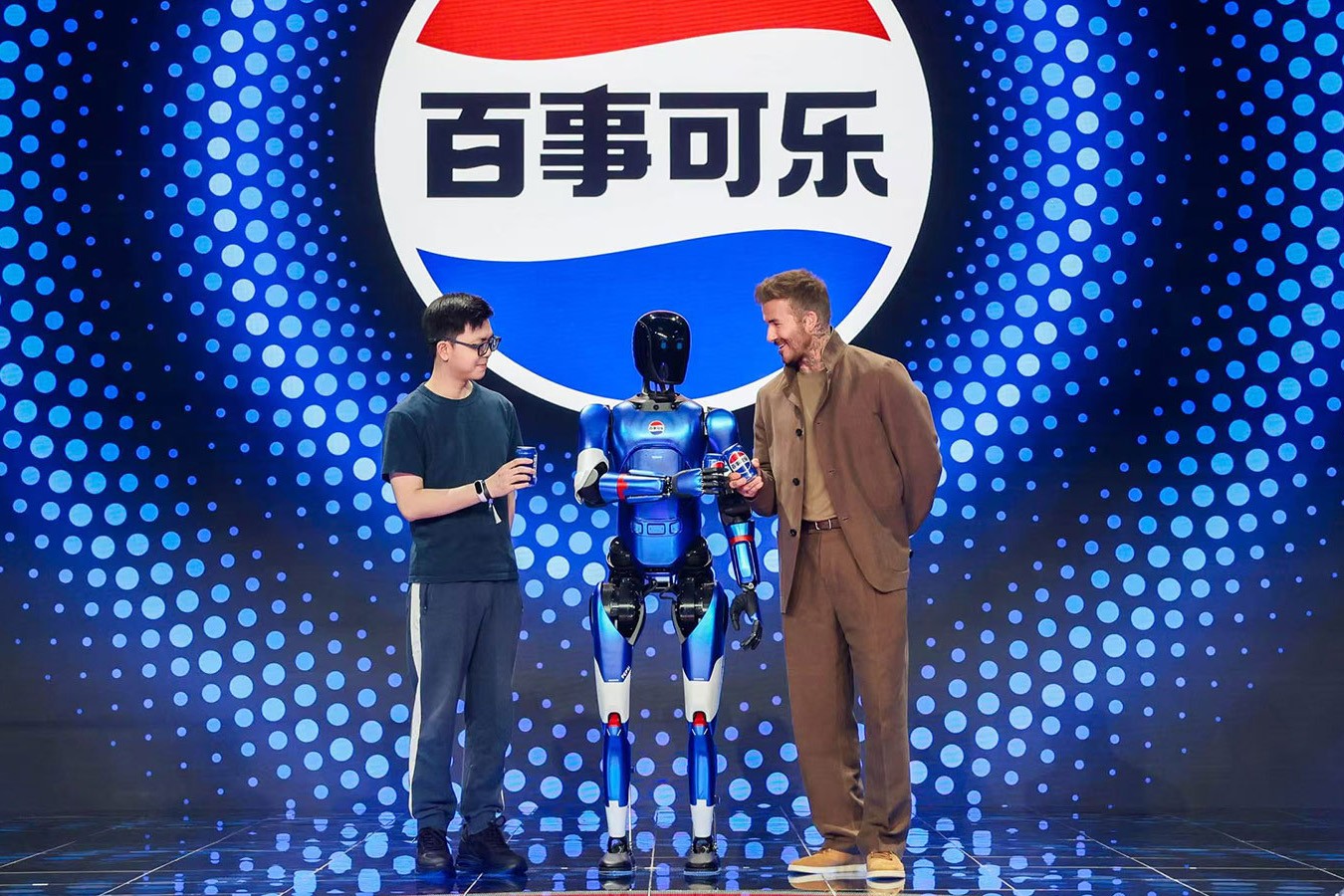 银河galaxy集团机器人携手百事中国共创“百事蓝宝” 共燃渴望新章